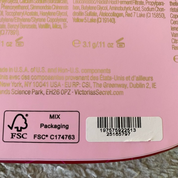 VICTORIA’S SECRET | 5-Piece Lip Gloss, Oil, Mask & Lip Plumper Gift Set - Picture 9 of 11